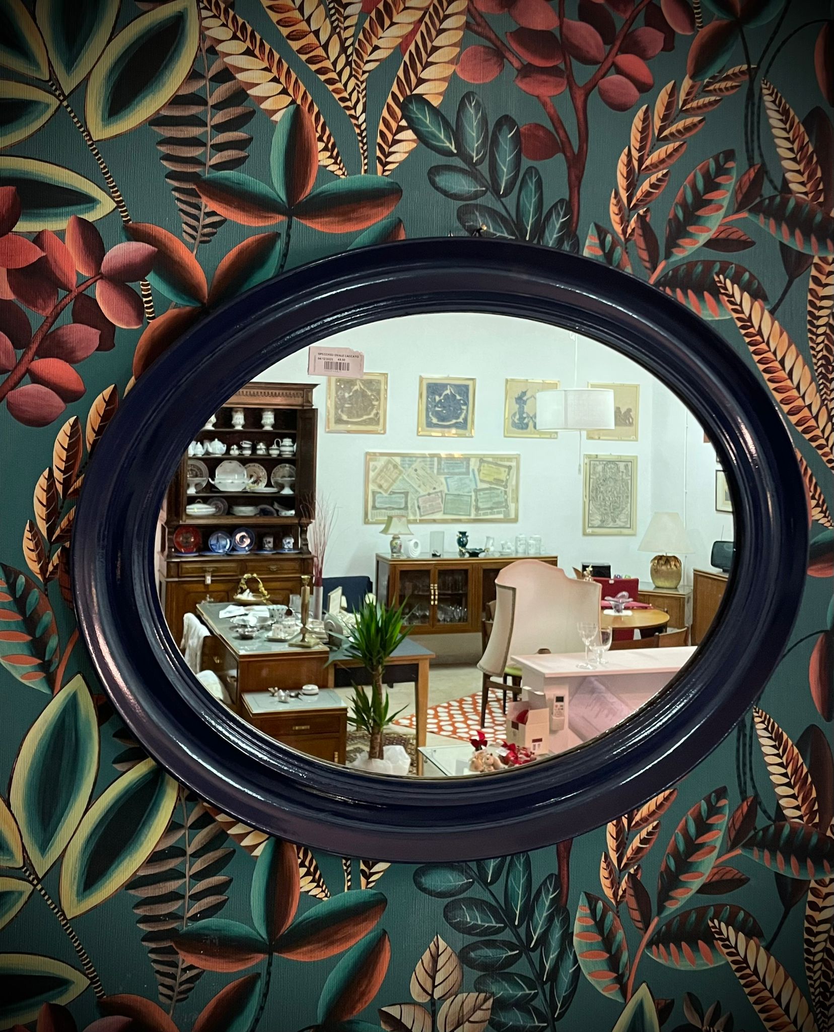 Interno del negozio di tutto usato Vintage