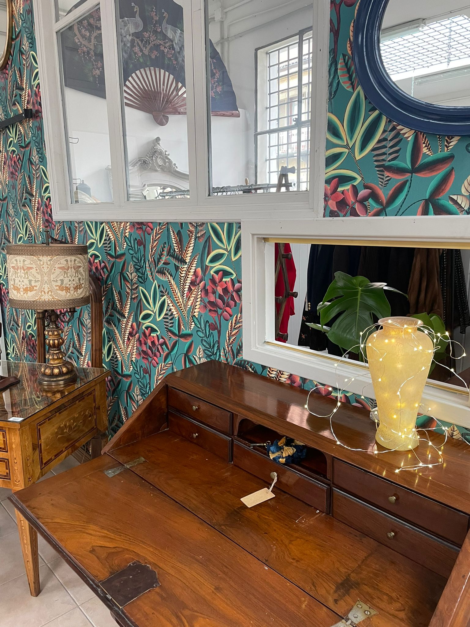 Interno del negozio di tutto usato Vintage