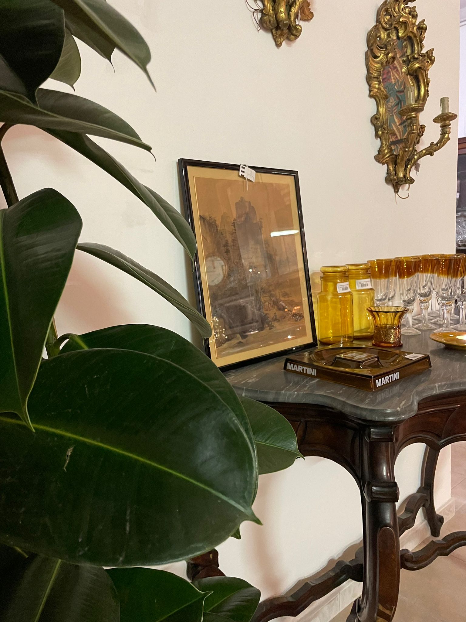 Interno del negozio di tutto usato Vintage