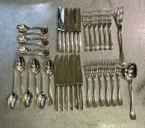 SERVIZIO DA 6 ALBI CHRISTOFLE 38 PZ